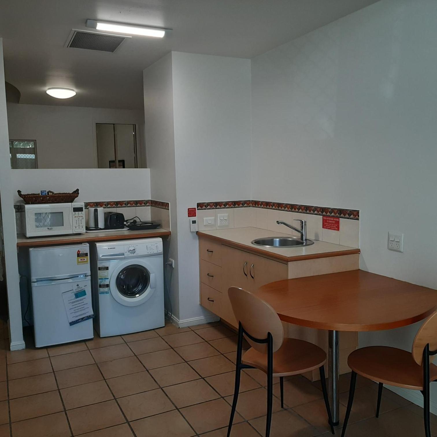 Grand Palais Boolarong Beachside Apartments Alexandra Headland Bagian luar foto