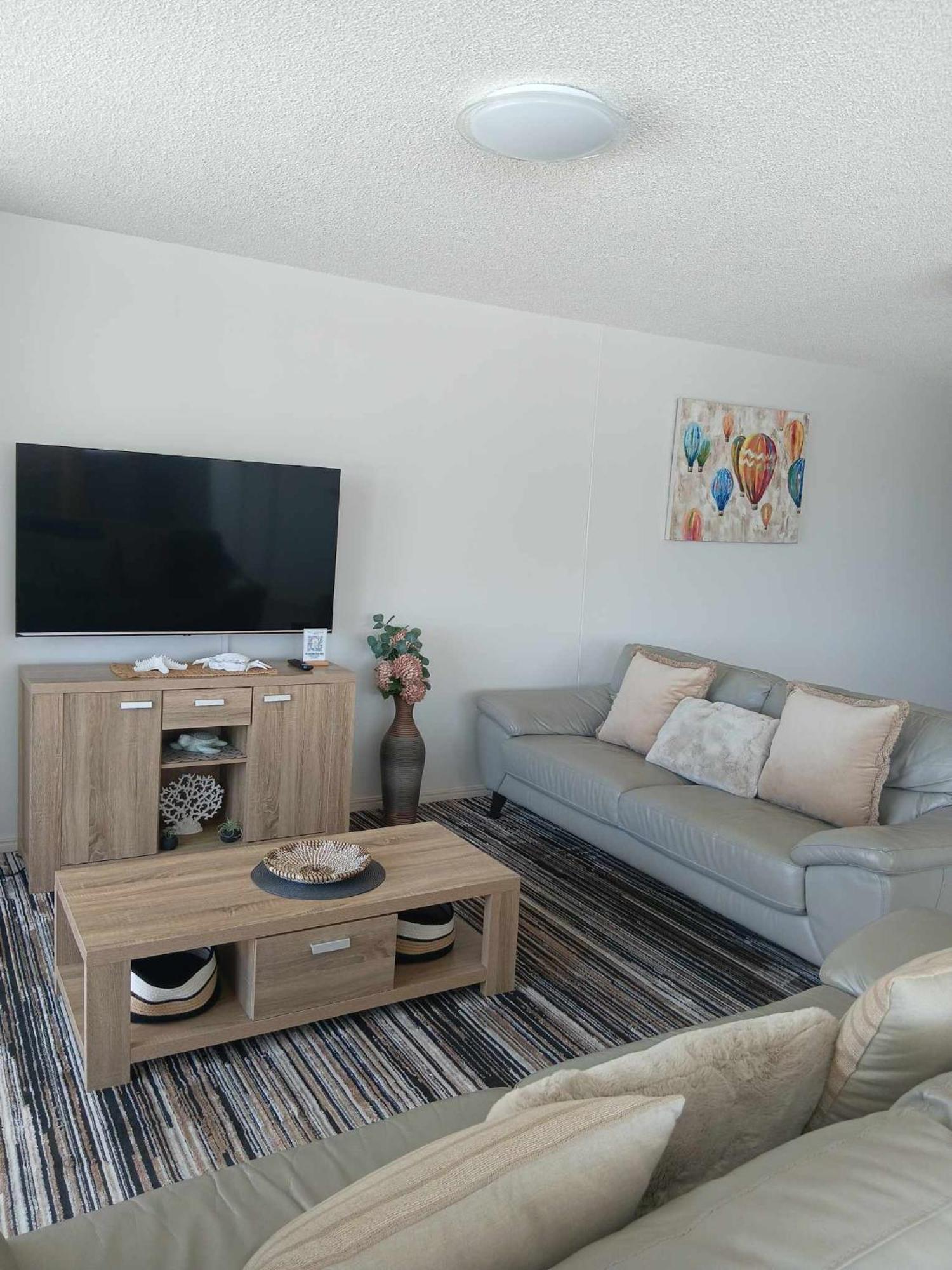 Grand Palais Boolarong Beachside Apartments Alexandra Headland Bagian luar foto